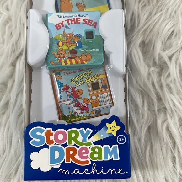 Little Tikes Story Dream Machine The Berenstain Bears Keep Busy Story Collection - Picture 3 of 6